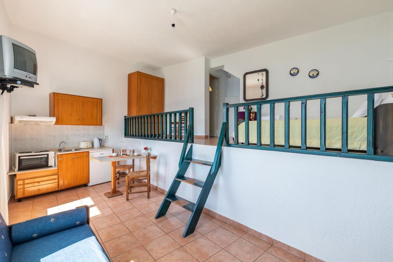 Servani & Apartment Loutraki (Skopelos)